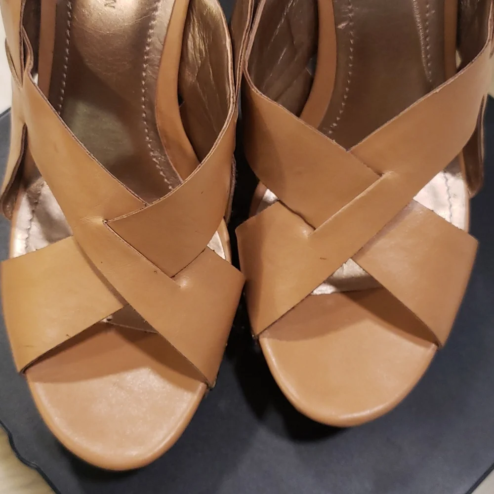 BCBGMAXAZRIA Kaden Size 7.5 Tan Platform Wedge Sandals - Picture 8 of 8